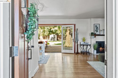 140 Roslyn Dr, Concord CA 94518-1234 exterior