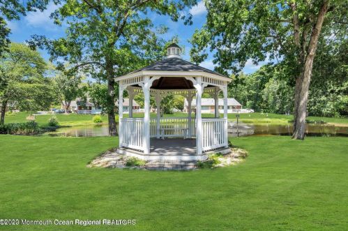 12 Lark St, Lakehurst NJ 08759-5188 exterior