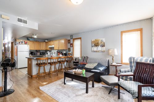 2910 Newhall St, Milwaukee WI 53211-3223 exterior