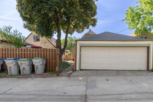 5518 Auer Ave, Milwaukee WI 53212-2107 exterior