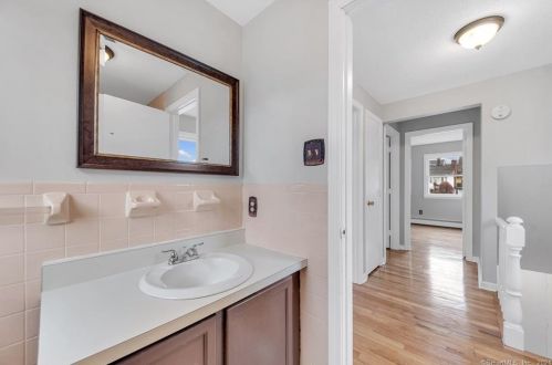 405 Francis St, New Britain CT 06053-3052 exterior