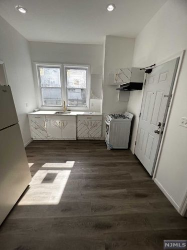 24 Highland Ter, Irvington NJ  07111-3721 exterior