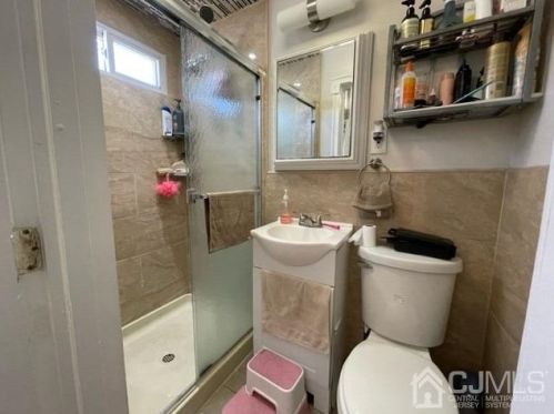 718 Convery Blvd, Perth Amboy NJ 08861-2556 exterior