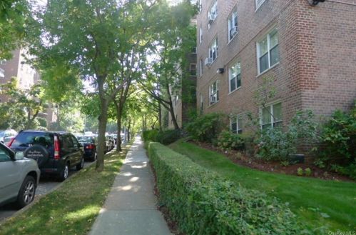 640 231st St, Bronx NY  10466-2902 exterior