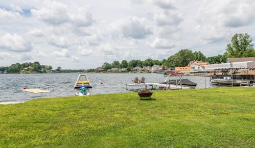 952 Eagle Lk Dr, Kalamazoo MI 49009-8429 exterior