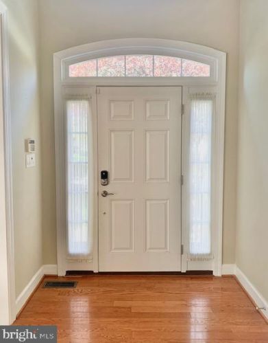 10908 Bells Ridge Dr, Rockville MD  20854-2795 exterior