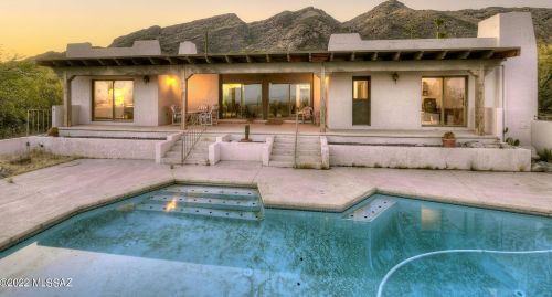 6835 Los Leones Dr, Tucson, AZ 85718-1811