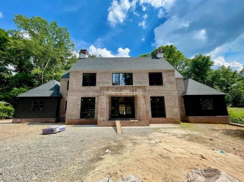 1040 Coronado Dr, Atlanta, GA 30327-3716