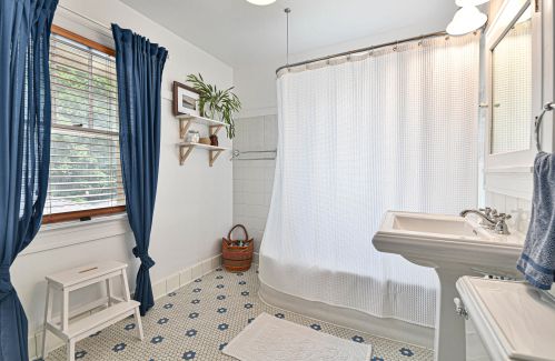 622 67, Milwaukee WI 53213-3953 exterior