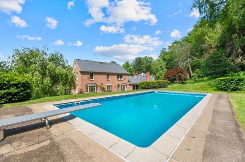 125 Kent Dr, Pittsburgh, PA 15241-2132