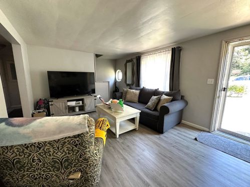 221 Dorothy Dr, Pittsburgh, PA 15235-1829