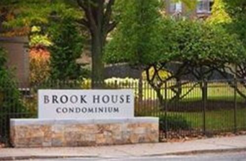 77 Pond Ave, Brookline MA 02445-7172 exterior