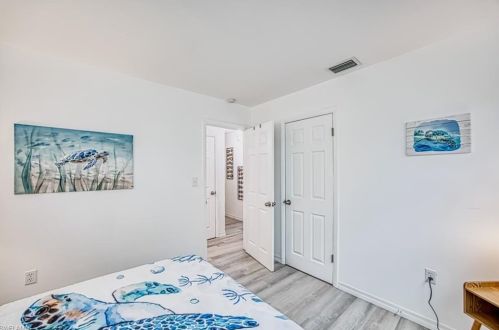 1096 Rordon Ave, Naples FL 34103-4577 exterior