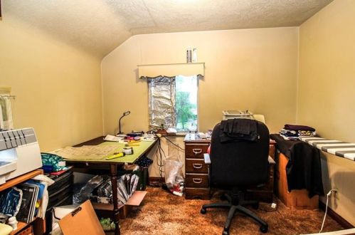 1313 Greentree Rd, Pittsburgh PA 15220-2004 exterior