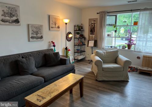 2053 Jason Dr, Huntingdon Valley PA  19006-1736 exterior