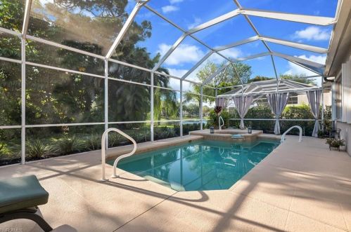 401 Mallory Ct, Naples FL 34110-7042 exterior