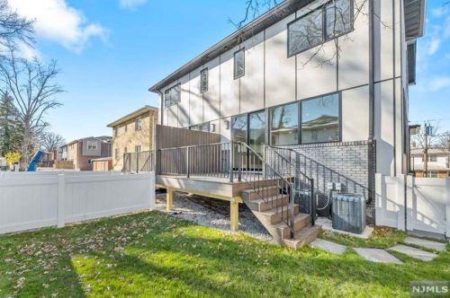 152 Morningside Ln, Palisades Park NJ 07650-1918 exterior