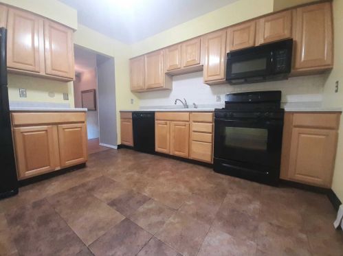 97 Sutton Park Rd, Poughkeepsie NY 12603-5635 exterior