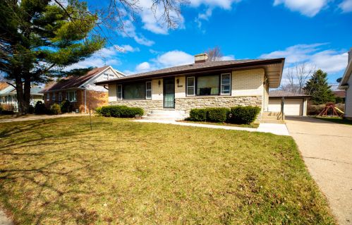 2504 Marshall Pkwy, Waukegan, IL 60085-7027