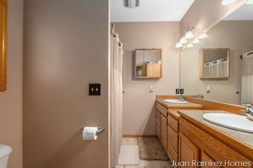 2392 Windy Ridge Dr, Meskegon MI 49442-1474 exterior