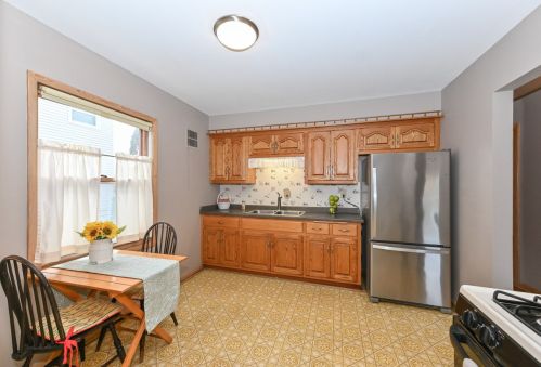 4357 20th St, Milwaukee, WI 53209-6800