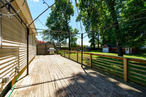 2206 Frst Dr, Kalamazoo MI 49002-6442 exterior