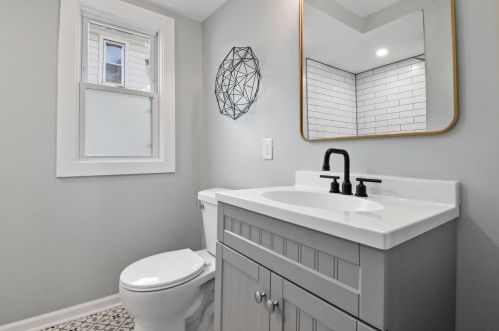 909 Eula Ct, Milwaukee WI  53209-6505 exterior