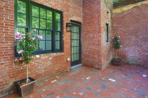 16 Pinckney St, Boston MA exterior