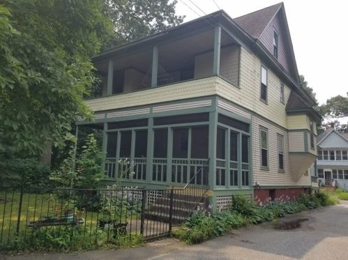 39 Parkwood St, Springfield, MA 01108-2608