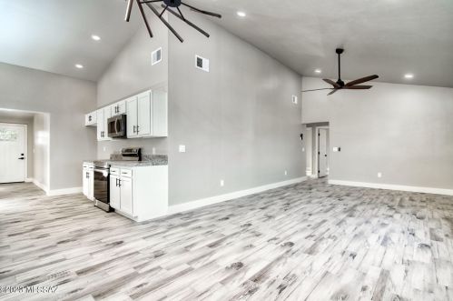 892 Glenn St, Tucson AZ  85705-4120 exterior