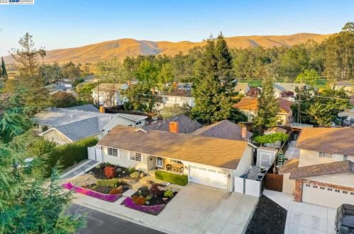 4549 Coolidge St, Concord, CA 94521-1327