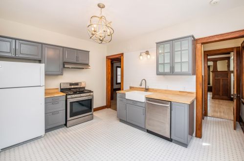 2233 68th St, Milwaukee, WI 53213-1952