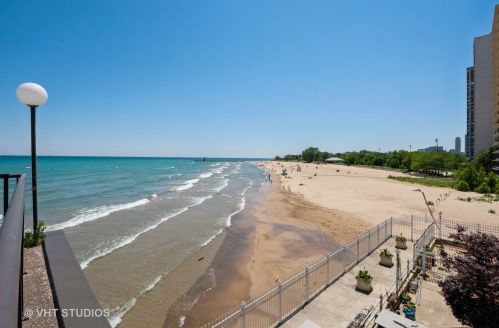 5855 Sheridan Rd, Chicago IL  60660-3816 exterior