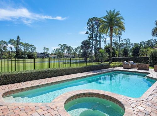 4701 Oak Leaf Dr, Naples FL 34119-8594 exterior