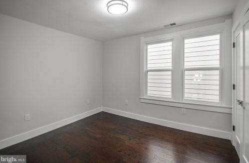 2911 17th St, Washington DC  20018-1825 exterior