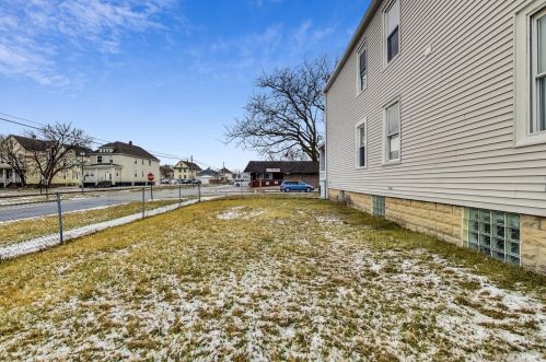 245 13 Ave, Broadview IL 60153-1407 exterior