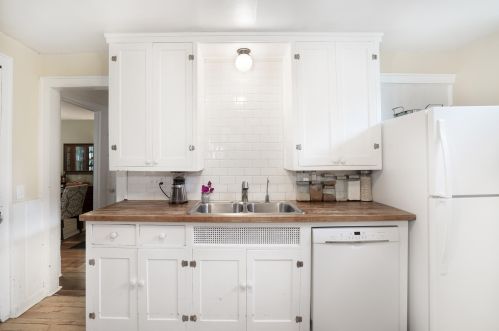 832 Elmwood St, Kalamazoo MI 49007-3236 exterior