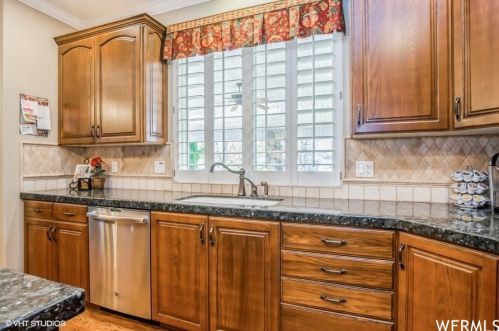 10664 Trailridge Cir, Sandy UT 84092-4758 exterior