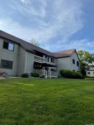 100 Sycamore Dr, Middletown NY 10940-5459 exterior