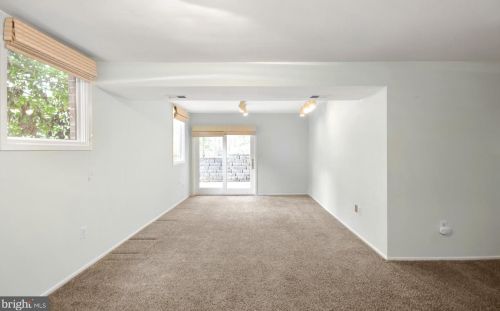 16 Arlive Ct, Rockville MD 20854-2978 exterior