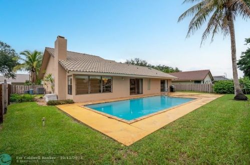 8912 Escondido Way, Boca Raton, FL 33433-2515