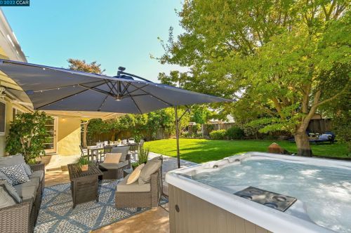 933 Santa Lucia Dr, Concord CA 94523-2366 exterior