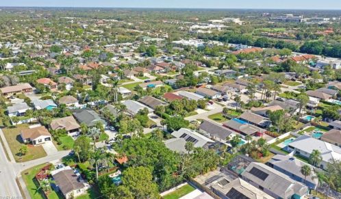 812 102 Ave, Naples FL 34108-3216 exterior