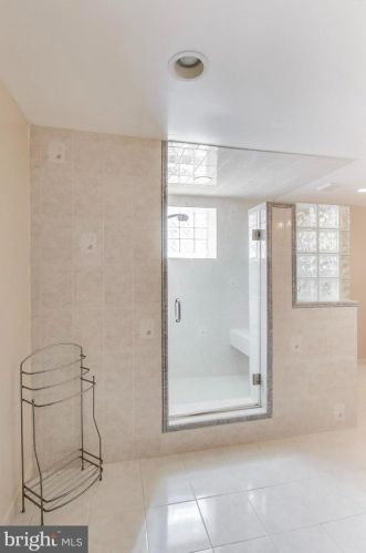 1101 Morningside Ln, Alexandria VA 22308-1042 exterior