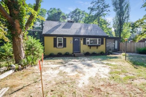 17 Bauer Ln, Falmouth, MA 02540-2804