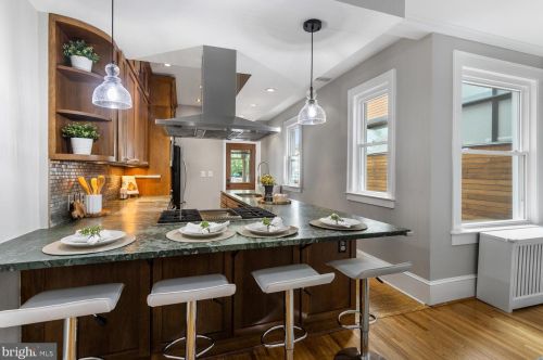 123 Peyton St, Alexandria VA 22314-2723 exterior