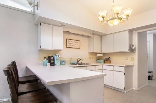 8696 Mdw Ln, Berrien Springs MI 49103-1426 exterior