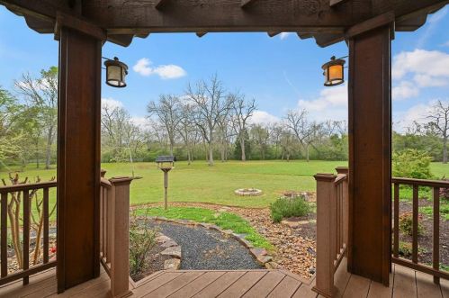 2200 Spg Br Rd, Montgomery TX 77316-2503 exterior