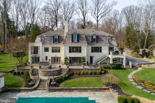 24 Lakewood Dr, Media PA 19063-1807 exterior