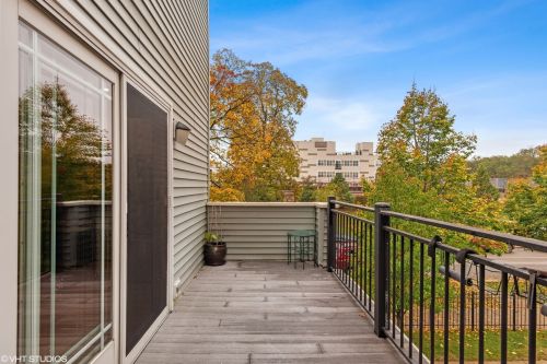 1774 Ainslie St, Chicago IL 60630-2018 exterior